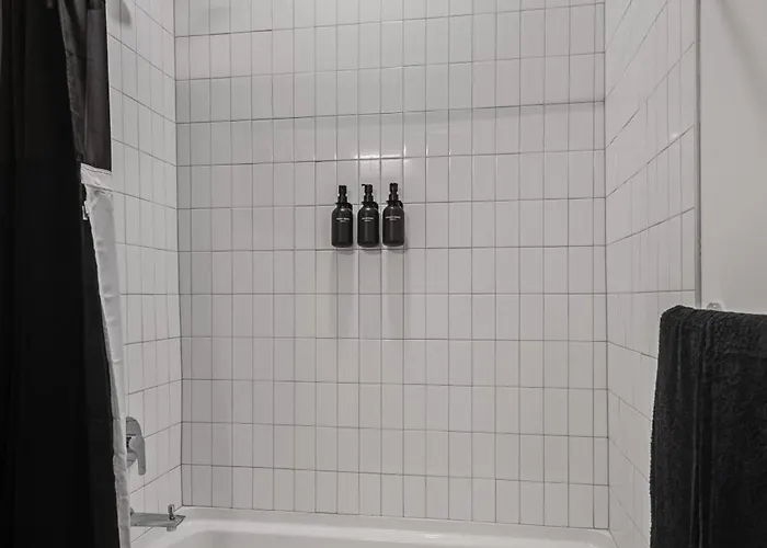Wabash 4br - Pool Free In & Out Parking 1